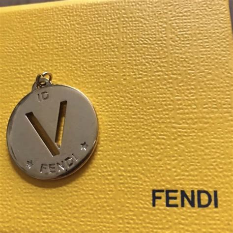 ciondolo fendi lettera v|fendi shirts online.